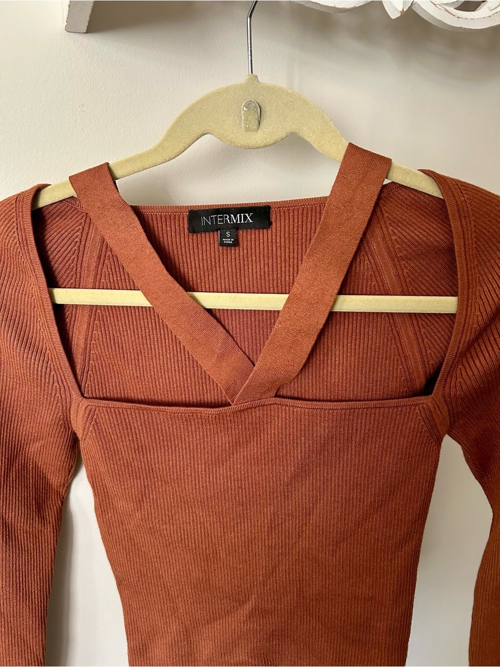 INTERMIX Rust Ribbed V-Detail Sweater - Picture 2 of 3